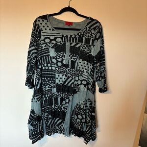 Elegant Black and Gray Patterned Tunic